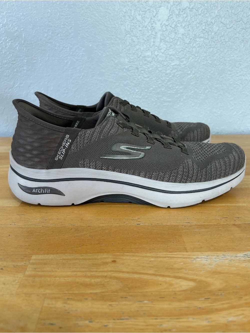 Skechers GOwalk Arch Fit Slip-Ins Taupe Walking Shoes Men’s 10